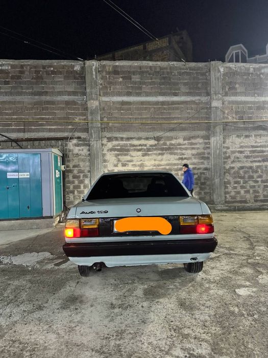 Audi 100 yaxshi holatda