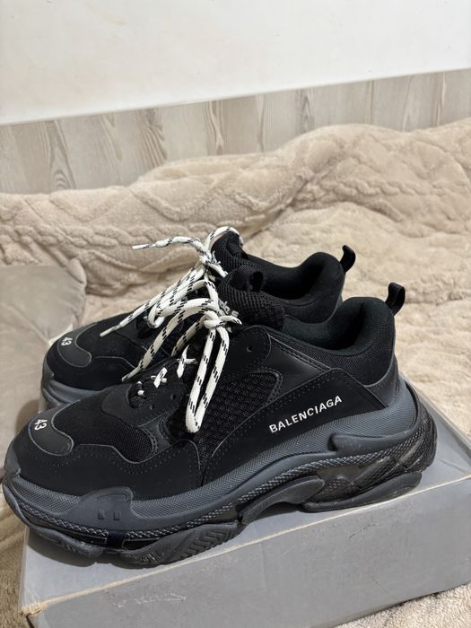 balenciaga triple s