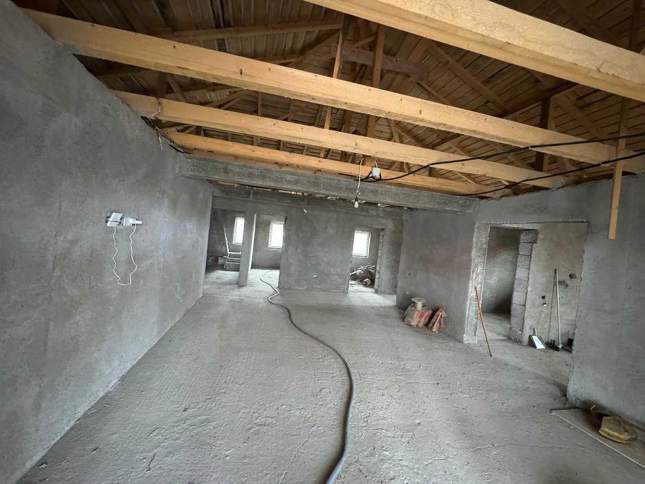 Casa de vanzare la rosu