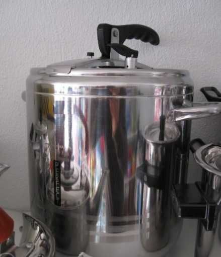 Тенджера под налягане херметическа 9 литра, двойно дъно !