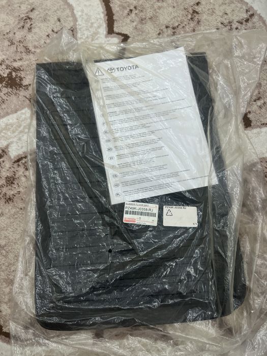 Продается полики оригинал на Тойота
