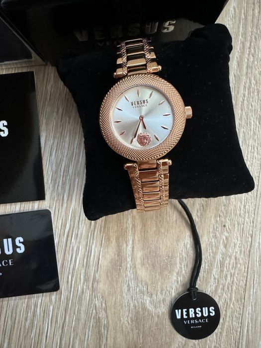 часовник versace versus