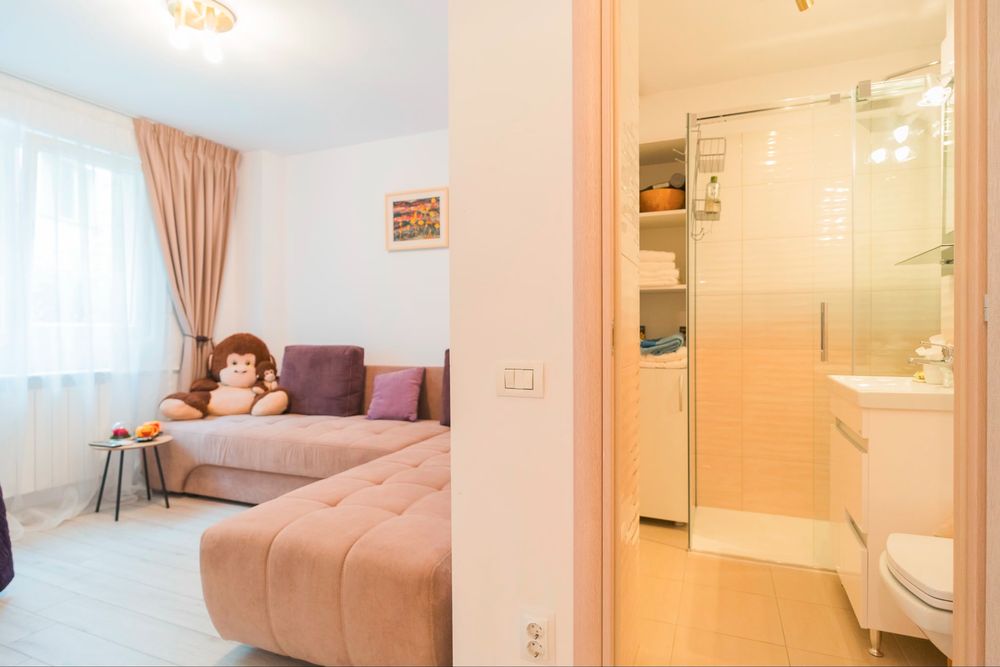 Apartament 2 camere decomandat Zona Centrala , complet utilat , recent renovat, balcon - de inchiriat imediat septembrie