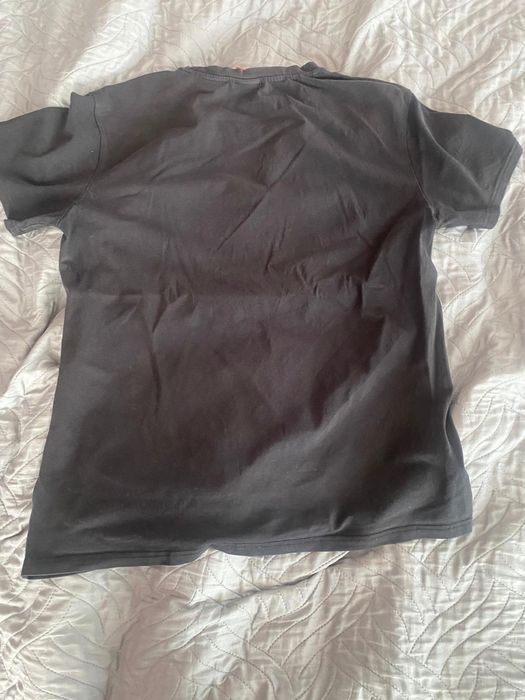 Supreme tricou.