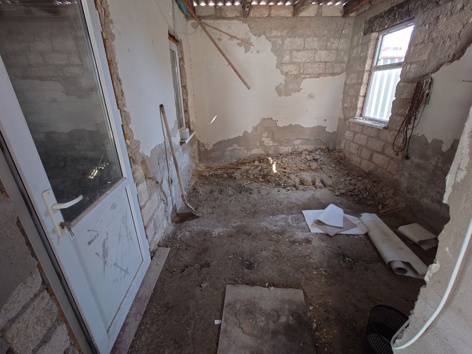 Продам гараж и времянка под снос