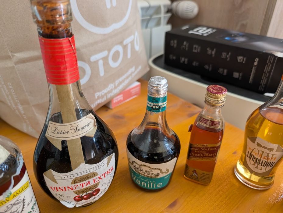 Set de sticluțe decorative miniaturi din anii 70