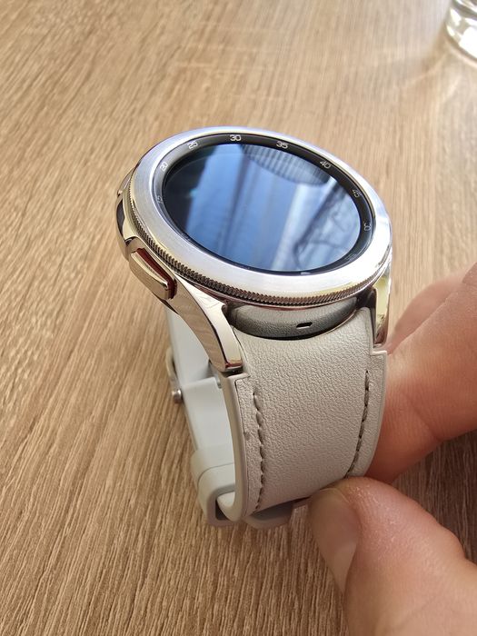Galaxy Watch4 Classic 42mm LTE (eSIM)