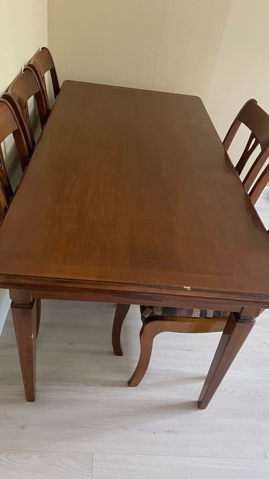 Продам стол в гостиную