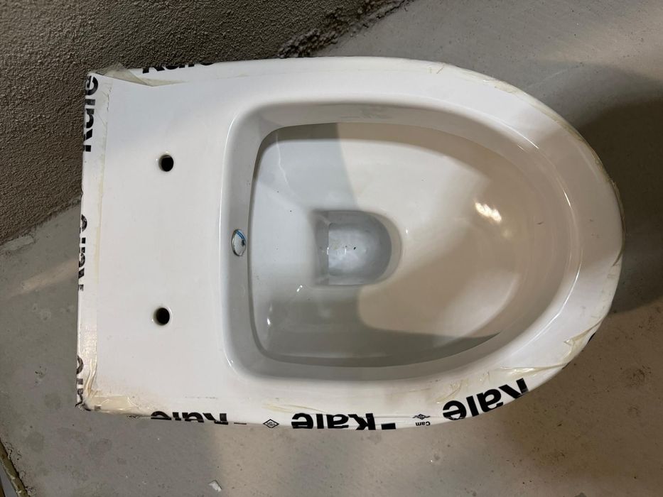 Нова туалетна чиния