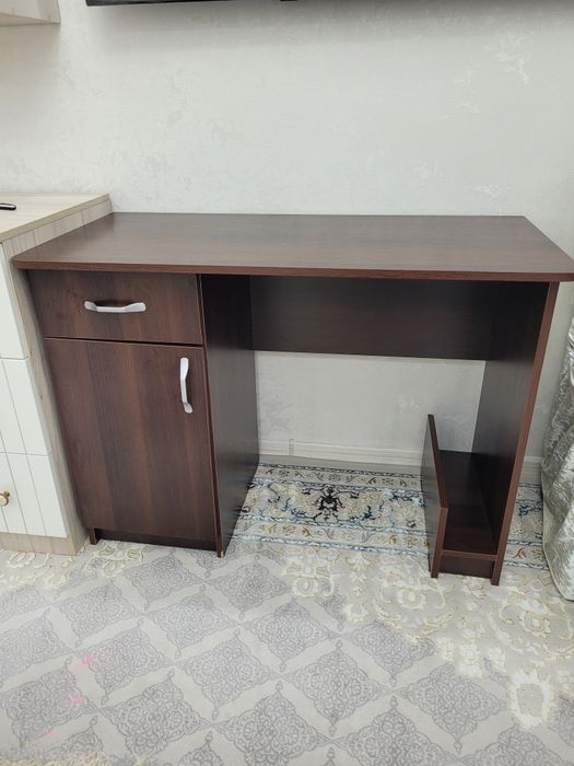 Срочно продам писменный стол