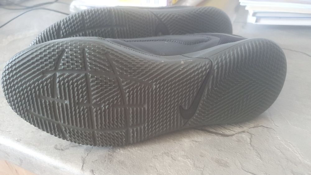 Кроссовки для футбола