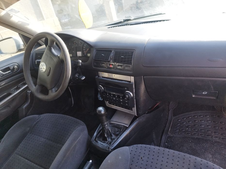 Продавам голф 4 1.9 131 6 скорости На чаати