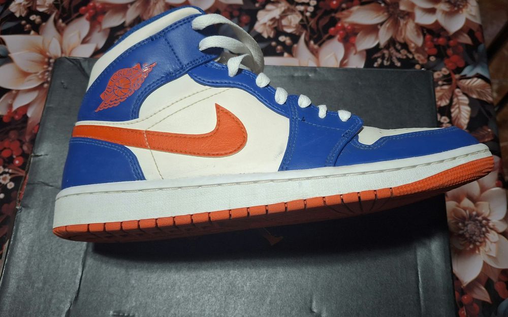 AIR JORDAN 1 MID  mărime 41