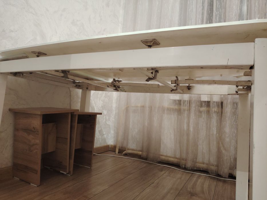 Продам кухонный стол