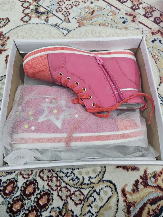 Продаю новый детский ботинки 5000