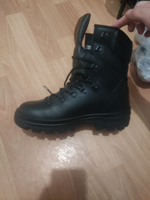 Ботинки зимние с высокими берцами