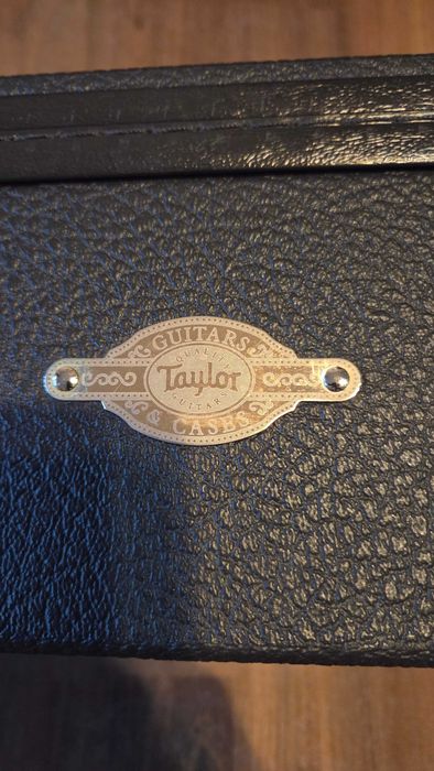 cutie  hard case chitara Taylor