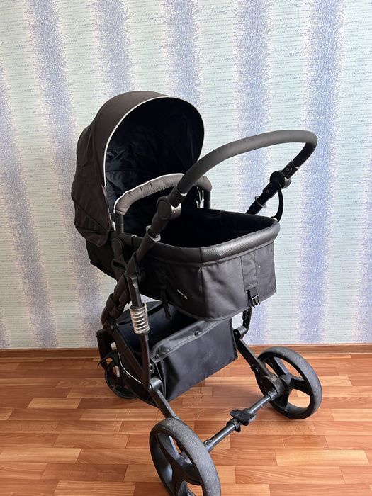 Продам коляску в хоршем качестве