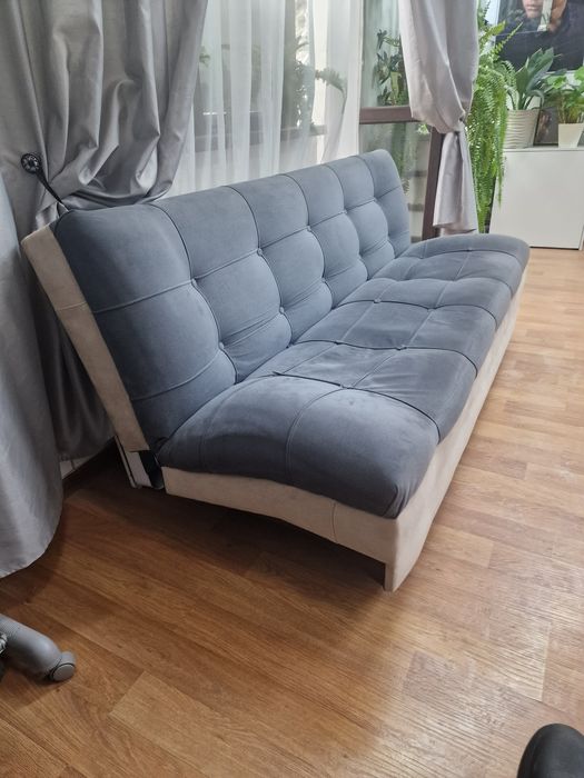 Продается  Диван для гостиной или дачи