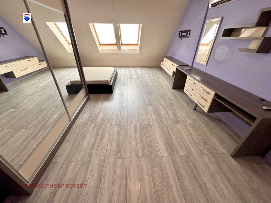 Дава се под наем Тристаен апартамент в Русе, Център - 118 кв.м за 612 € - Снимка #12