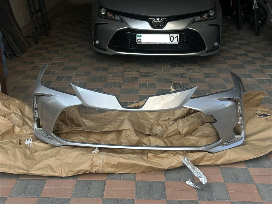Оригинальный передний бампер Toyota corolla e210
