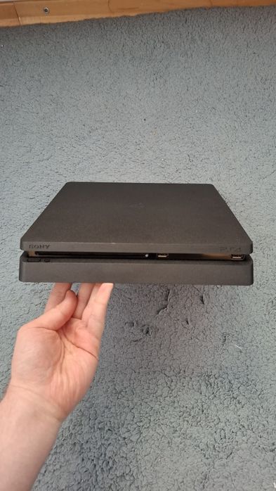 Playstation 4/ ps4 slim