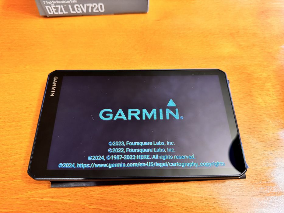 GPS навигация Garmin Dēzl LGV720