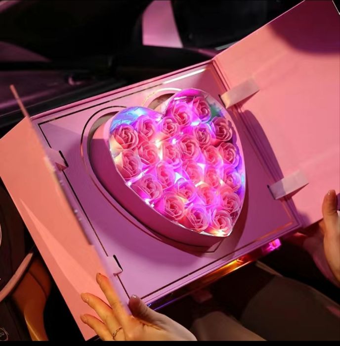 Подарочная коробка