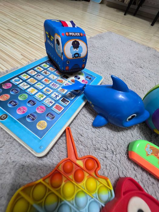 Jucarii distractive pentru copii mici