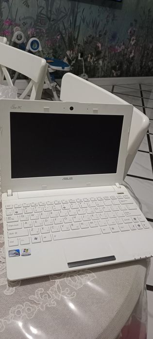 Нетбук Асус белый