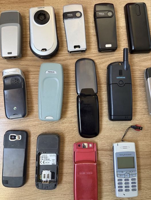 Стари телефони.