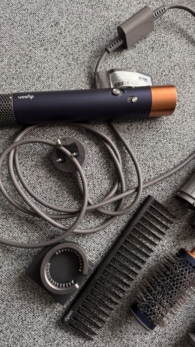 Продам Dyson  Airwrap Complete Long HS05