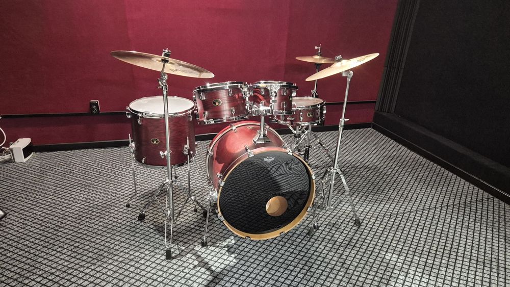 Продаётся комплект Барабаны с чехлами + Тарелки