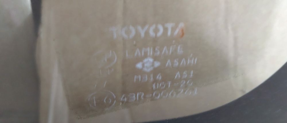 Оригинално Предно Стъкло за Toyota Corolla Verso 2002-2004г