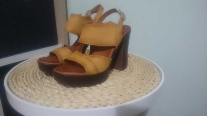 Нови дамски обувки, сандали и чехли на цени от 25 лв.