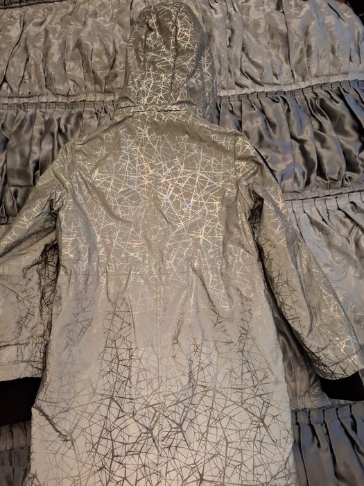 Продаю осеннюю куртку- плащ для девочки