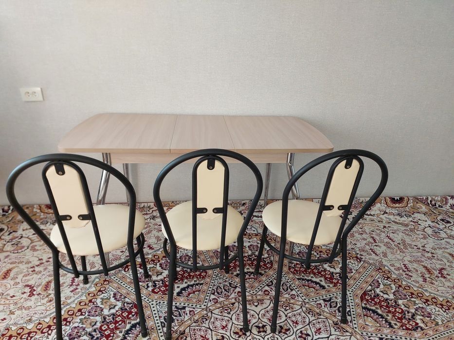 Продаётся раздвижной стол