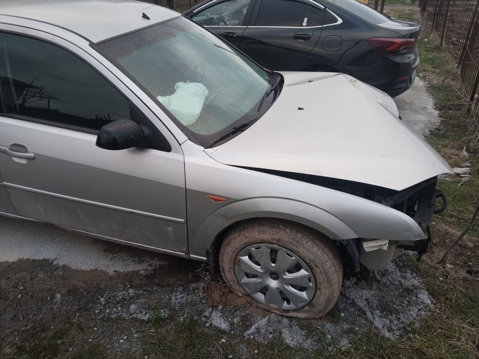 Битый форд мондео 2001