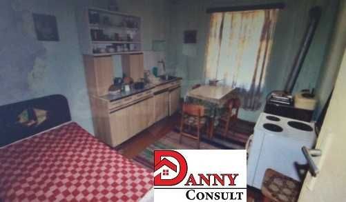 Двуетажна къща с двор и гараж в гр. Павликени