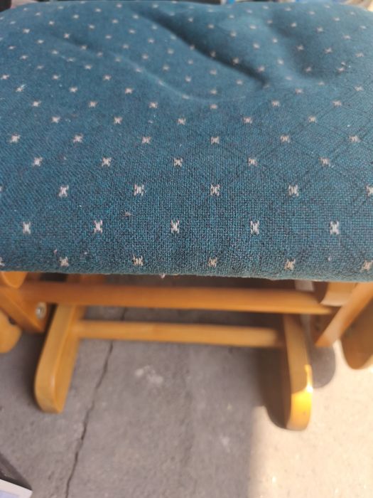 Кресло качалка деревянная с пуфом