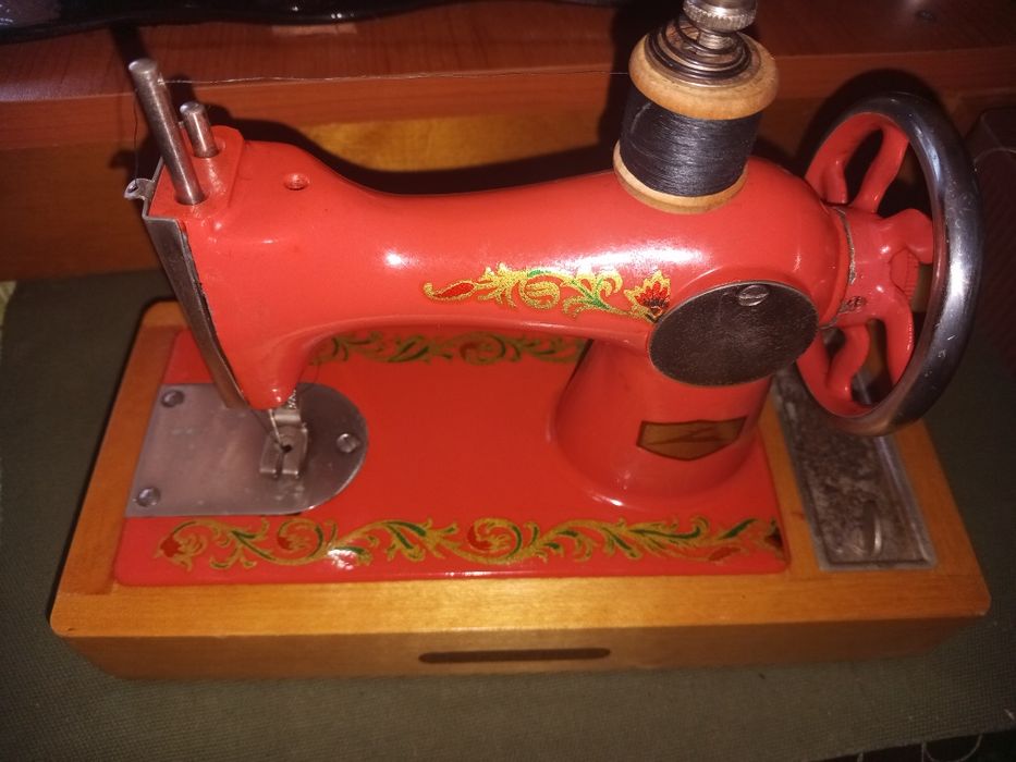 Малка шевна машина.