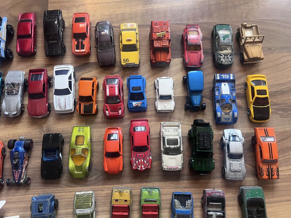 Метални колички мачбокс и hotwheels