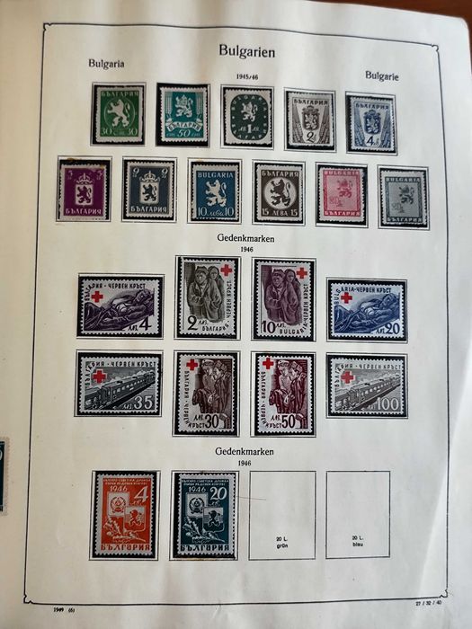 Продавам класьор с марки около 215  голям от 1945-1970