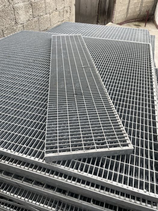 Trepte zincate galvanizate