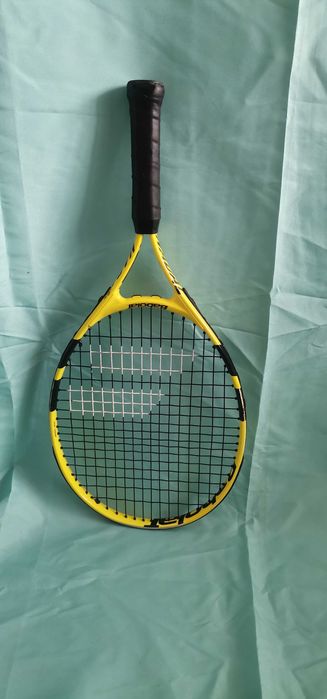 Теннисная ракетка