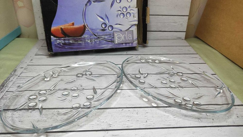 Графины, разная посуда