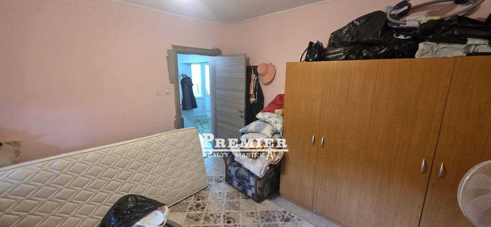 Продава се жилищна къща с парцел в Камено