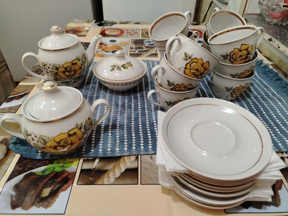 Продам 12-ти персонный сервиз