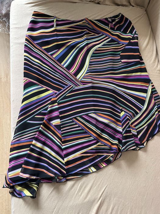 Fusta de vara asimetrica