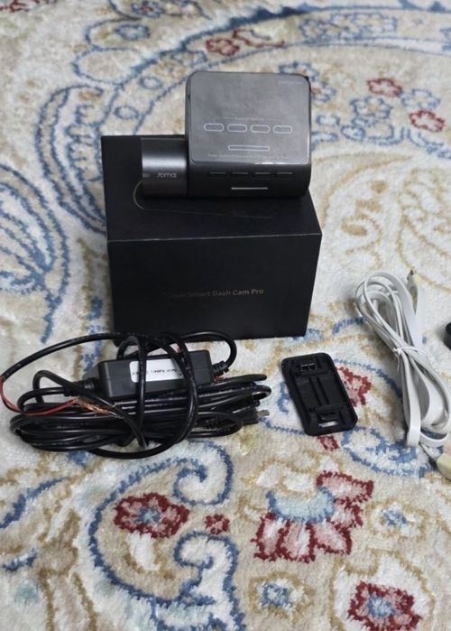 Продам видеорегистратор 70mai dash cam